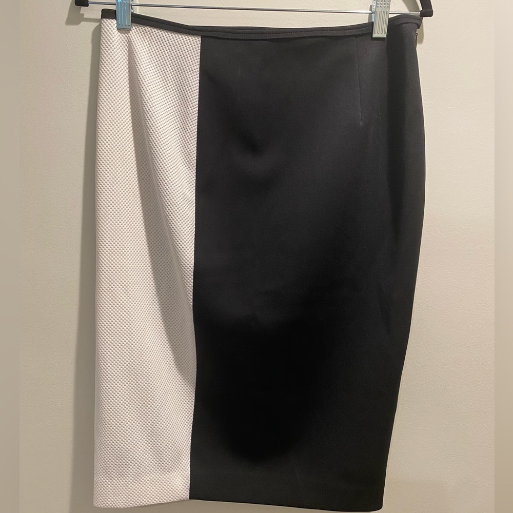 NWT - T Tahari - Adrial Pencil Skirt - Black & White - 6